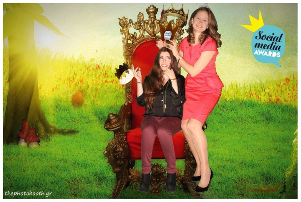 socialmediaawards-crown2-605x406